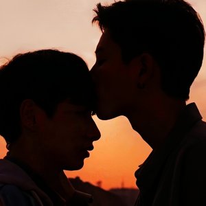 教室里强摁做开腿呻吟男男
